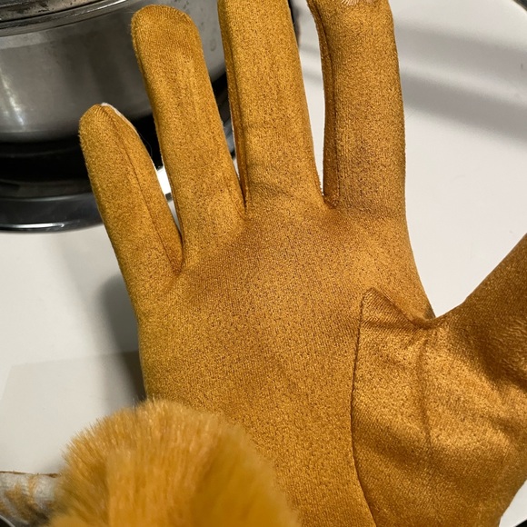 NWT Top it Off gloves - Picture 2 of 3
